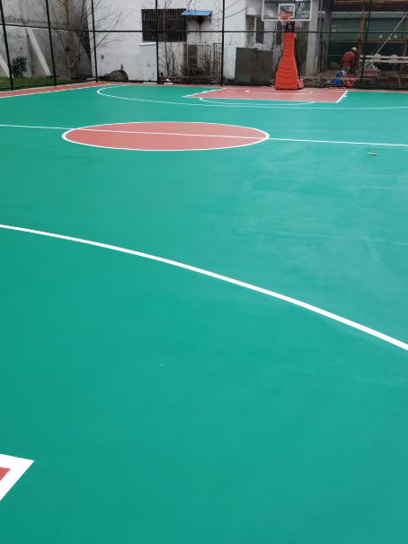 北票 球场长期使用易出现地面开裂